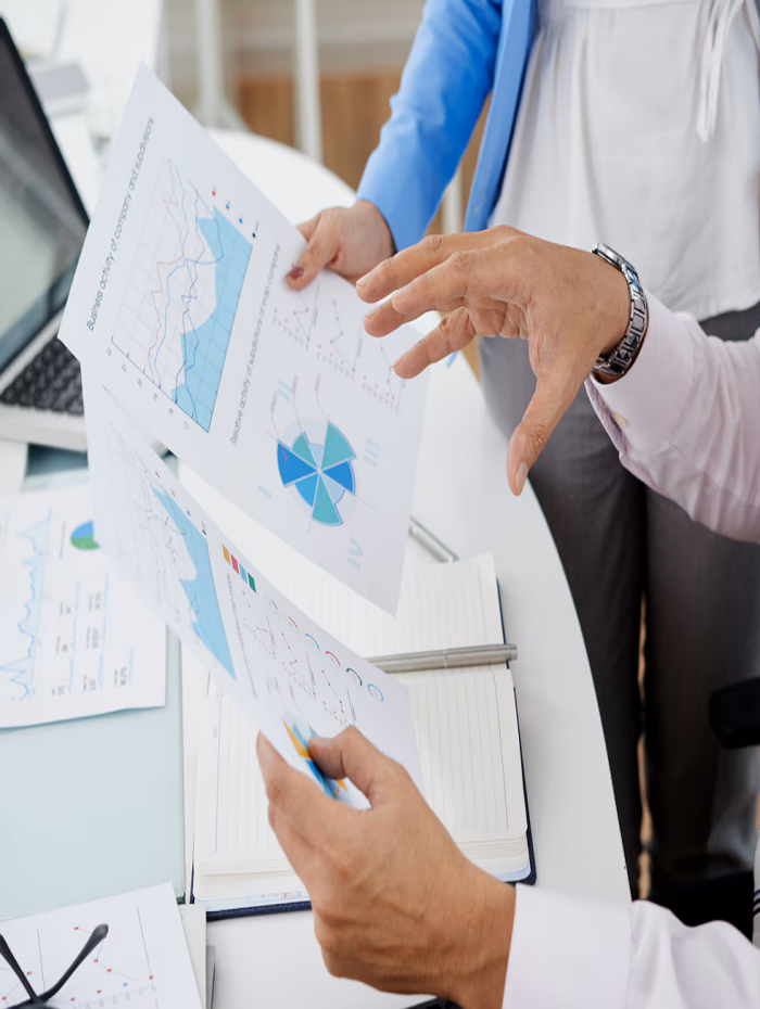 discussing-financial-reports_1098-18276